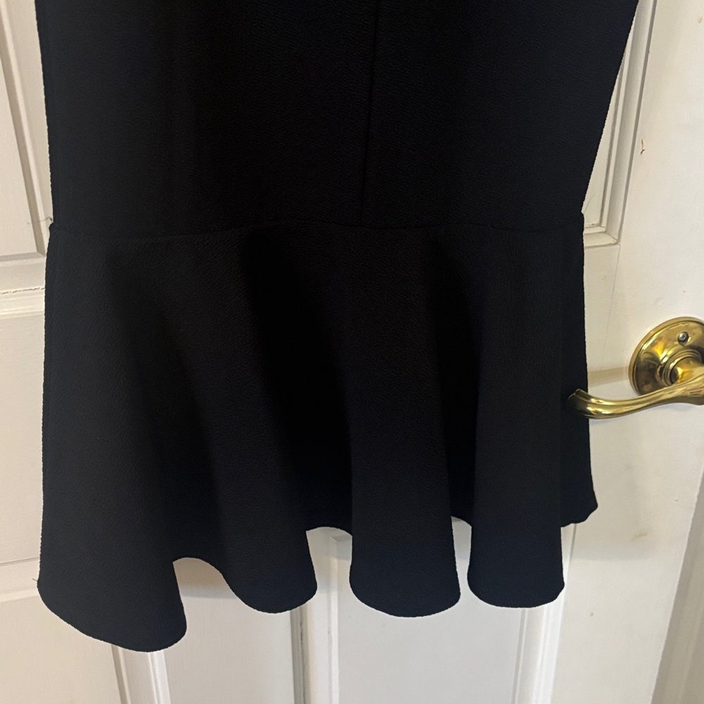 Veni Vidivici Elegant Black Dress With Adjustable Bow Straps - Picture 9 of 10